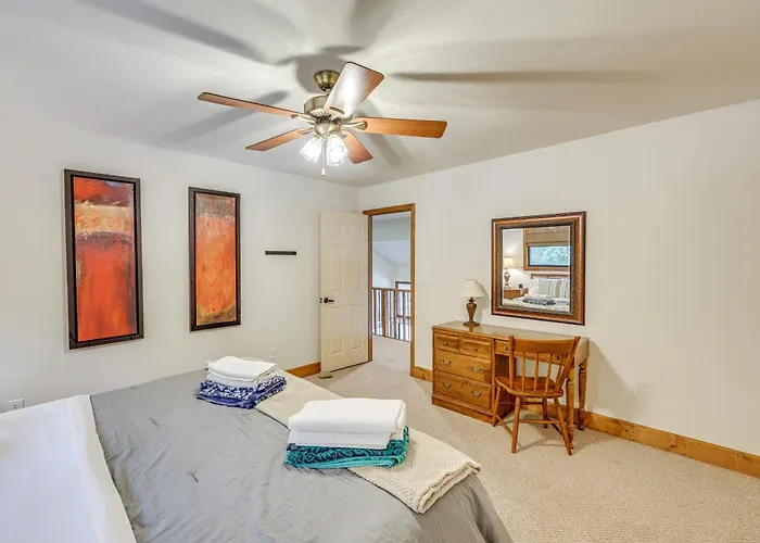 Waterfront Gem On Lake Martin W/ Kayaks & Dock!